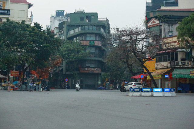 Thu do Ha Noi tinh lang sang mung 1 Tet Giap Thin 2024