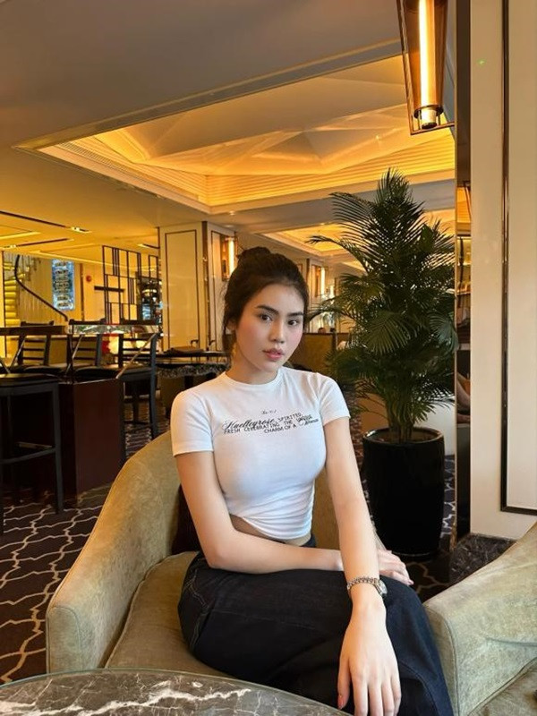 Danh tính hotgirl được thiếu gia Nghiêm Đức khóa môi - Hình 5 Danh tinh hotgirl duoc thieu gia Nghiem Duc khoa moi-Hinh-5