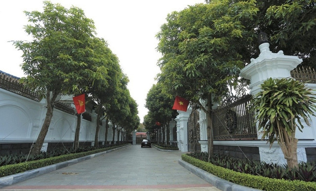 Ngước nhìn biệt thự rộng hàng nghìn m2 của bà lão bán rau ở Hà Tĩnh - Hình 8 Nguoc nhin biet thu rong hang nghin m2 cua ba lao ban rau o Ha Tinh-Hinh-8