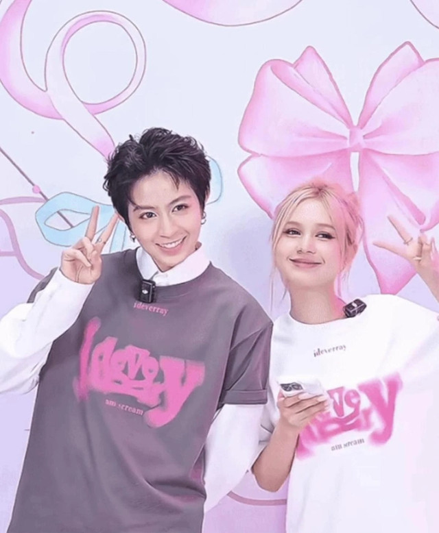 Bên trong cơ ngơi rộng rãi của gia đình Gil Lê Ben trong co ngoi rong rai cua gia dinh Gil Le