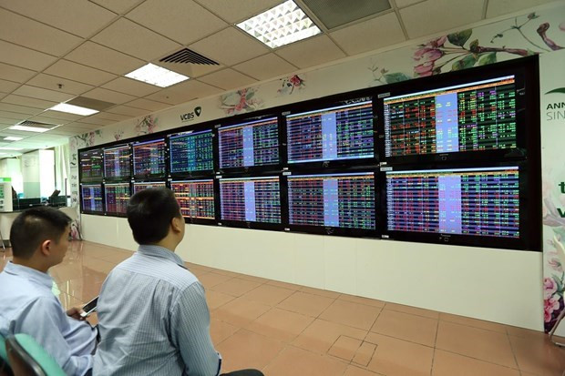 Chứng khoán ngày 28/10: Cổ phiếu nào nên chú ý? Chung khoan ngay 28/10: Co phieu nao nen chu y?