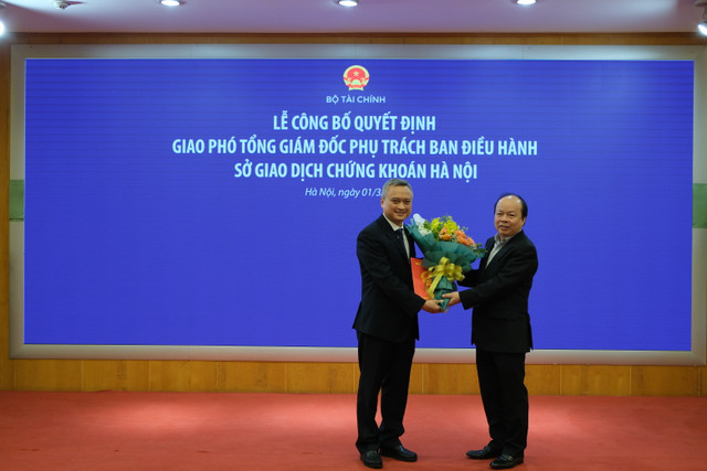 Thành viên Ban điều hành mới của HNX là ai? Thanh vien Ban dieu hanh moi cua HNX la ai?