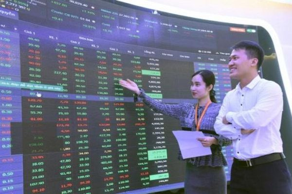 Chứng khoán ngày 1/10: Cổ phiếu nào nên chú ý? Chung khoan ngay 1/10: Co phieu nao nen chu y?
