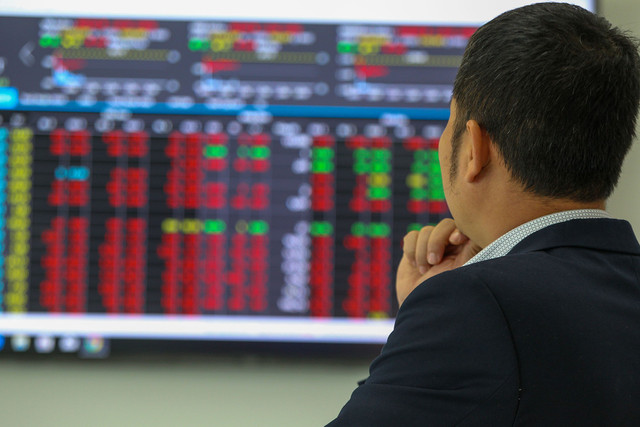 Chứng khoán ngày 12/5: Cổ phiếu nào nên chú ý? Chung khoan ngay 12/5: Co phieu nao nen chu y?