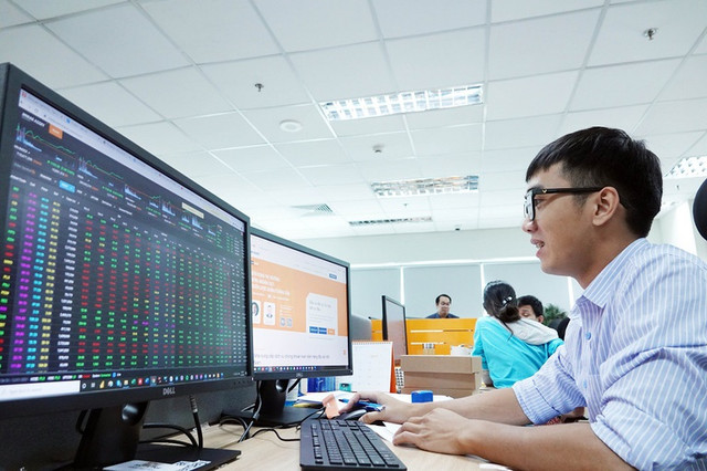 Chứng khoán ngày 23/7: Cổ phiếu nào nên chú ý? Chung khoan ngay 23/7: Co phieu nao nen chu y?