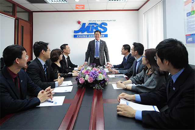 Sếp MBS lời 9 tỷ đồng khi bán 1 triệu cổ phiếu sau hơn 6 tháng nắm giữ Sep MBS loi 9 ty dong khi ban 1 trieu co phieu sau hon 6 thang nam giu