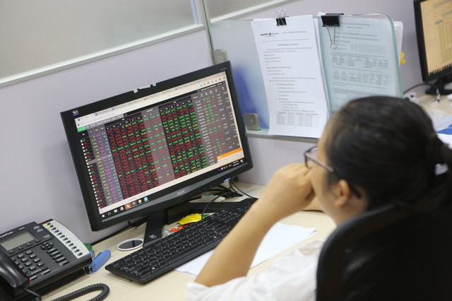 Chứng khoán ngày 10/5: Cổ phiếu nào nên chú ý? Chung khoan ngay 10/5: Co phieu nao nen chu y?