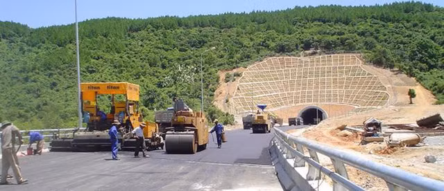 MCO bi phat 100 trieu dong do khong cong bo nhieu tai lieu