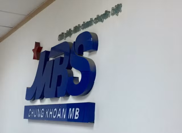 MBS sap tra co tuc 15% va phat hanh quyen mua ty le 7:3