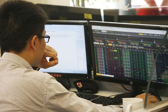 Chứng khoán ngày 11/10: Đây là các cổ phiếu nên chú ý Chung khoan ngay 11/10: Day la cac co phieu nen chu y