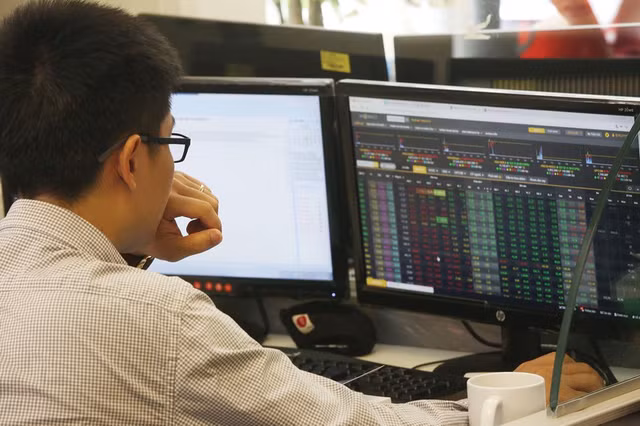 Chung khoan ngay 11/10: Day la cac co phieu nen chu y