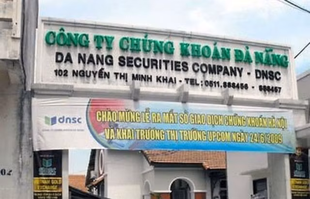 Bat ngo 1 cong ty chung khoan dieu chinh giam ke hoach nam