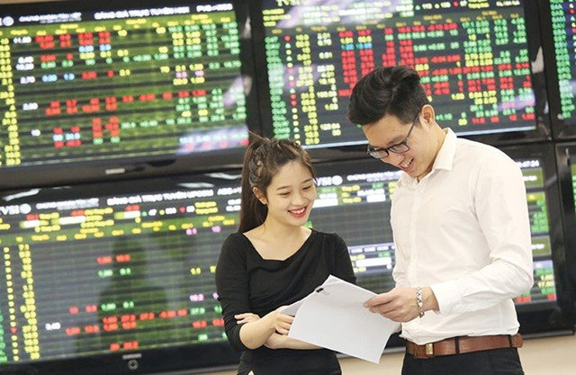 BSC: VN-Index có thể tạo đỉnh ngắn hạn 1.420 điểm trong tháng 8 BSC: VN-Index co the tao dinh ngan han 1.420 diem trong thang 8