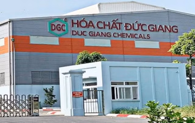Vinachem thoai von Hoa chat Duc Giang voi gia khoi diem 152.100 dong/cp