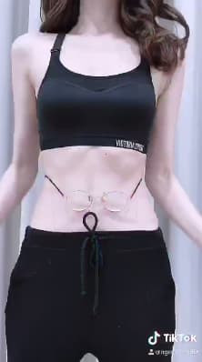 Thử thách đọ eo thon của dàn hot girl khiến dân tình bấn loạn - Hình 6 Thu thach do eo thon cua dan hot girl khien dan tinh ban loan-Hinh-6