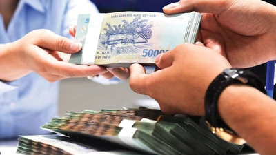 Lý do người dân đổ xô gửi tiền ngân hàng