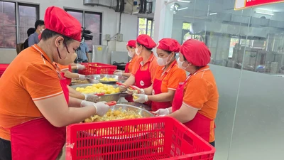 Hà Nội: Phát hiện đơn vị cung cấp thực phẩm ăn bán trú trong hồ sơ một đằng, thực tế một nẻo