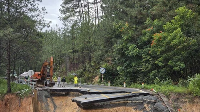 Sạt lở đèo Mimosa nguy hiểm kéo dài, Lâm Đồng di dời dân 