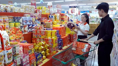 Hàng Tết giá mềm ‘phủ sóng’ thị trường