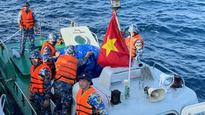 Bầu cử trên biển đảo Trường Sa, Phú Quý: Ngày hội dân chủ giữa trùng khơi