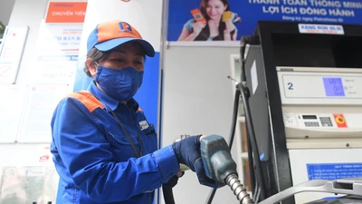 Chính phủ giảm thuế nhập khẩu xăng dầu xuống 0% để đảm bảo nguồn cung