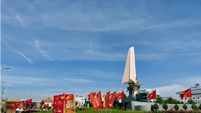 Các tuyến đường xã Bảo Lâm 4 được trang hoàng rực rỡ cờ hoa, chào mừng ngày bầu cử