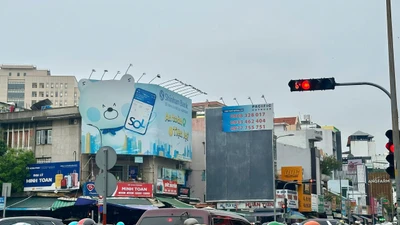 Camera AI TP HCM ghi nhận nhiều vi phạm giao thông: Vượt đèn đỏ, ngược chiều