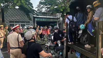 TP HCM: Kịp thời giải cứu hơn 150 người khỏi khu vực ngập lụt