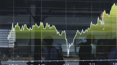 Nhà đầu tư 'nín thở' chờ các quyết định quan trọng