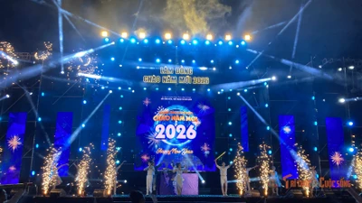 Người dân Phan Thiết háo hức đón thời khắc năm mới 2026