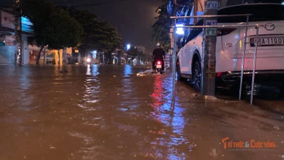 Mưa dông chiều tối khiến ở Lâm Đồng ngập cục bộ nhiều nơi