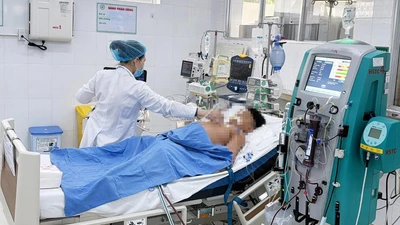 Hàng chục người bị ngộ độc nghi ăn bánh mì ở TP HCM