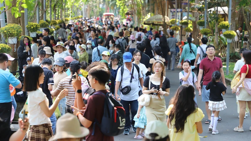 TP HCM thu hút hơn 4,3 triệu khách trong kỳ nghỉ Tết, doanh thu 12 nghìn tỷ