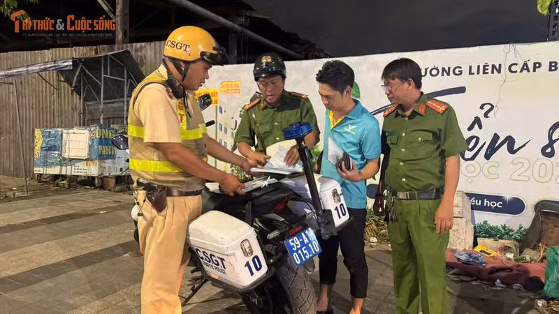 Hơn 1 giờ tuần tra, CSGT xử phạt nhiều loại xe ở phường Đông Hoà