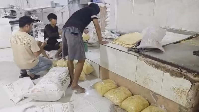 TP HCM triệt phá xưởng mì tươi sử dụng hóa chất cấm, tiêu thụ hàng nghìn tấn