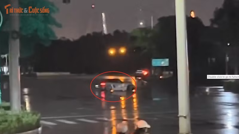 Tài xế Porsche biểu diễn drift nguy hiểm trên đường phố TP HCM