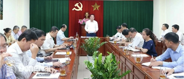 Chủ tịch UBND tỉnh Võ Tấn Đức phát biểu kết luận buổi làm việc. Ảnh: Phạm Tùng screen-shot-2025-05-19-at-083706.png