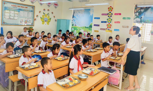 Bữa ăn trưa của học sinh trường Tiểu học Sen Phương screen-shot-2025-10-31-at-104243.png