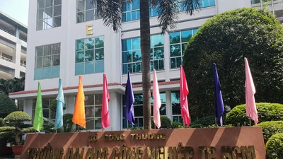 ĐHCN TPHCM: Ai trúng thầu gói nâng cấp phòng robot 36 tỷ?