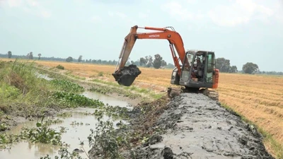 Nhà thầu Tường Tộ được chỉ định gói nạo vét, san sửa đê kênh Lô 10 hơn 1,2 tỷ