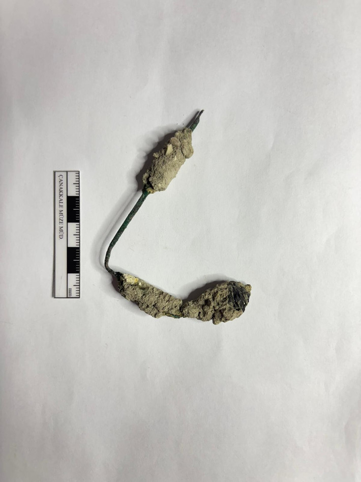 Bộ trưởng Bộ Văn hóa và Du lịch Thổ Nhĩ Kỳ, Mehmet Nuri Ersoy, đã nhấn mạnh tầm quan trọng của phát hiện này, mô tả đây là "một trong những khám phá quan trọng nhất trong 100 năm qua". Các hiện vật được khai quật như một phần của dự án "Di sản cho tương lai" của Bộ Văn hóa và Du lịch Thổ Nhĩ Kỳ. Ảnh: Mehmet Nuri Ersoy/X.