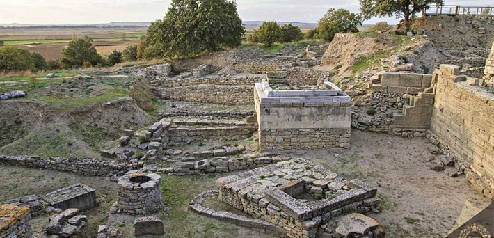 Các nghiên cứu cho hay chiếc trâm bằng vàng mới khai quật ở khu vực tàn tích thành Troy là mẫu vật được bảo quản tốt nhất cùng loại. Trước đó, 2 mẫu vật tương tự khác đã được tìm thấy trên thế giới. Ảnh: wowcappadocia.