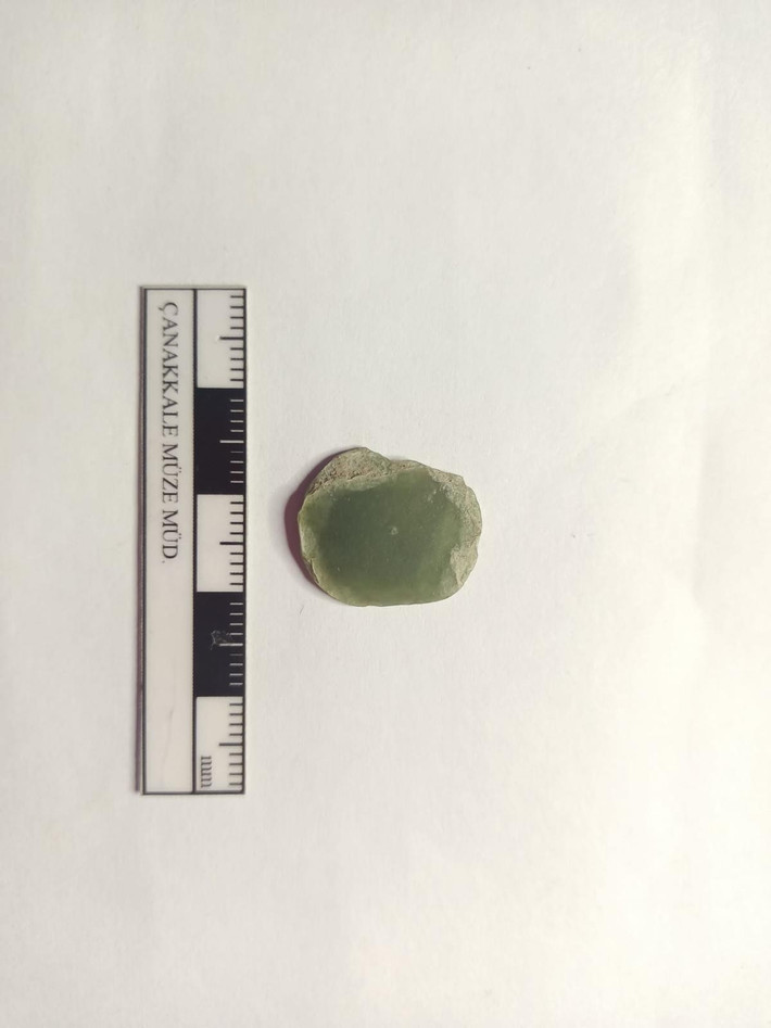 Chiếc trâm bằng vàng được bảo quản cực tốt và còn được gọi là trâm cài hình nhẫn. Hiện vật này được sử dụng vào thời cổ đại như một vật dụng thiết thực và biểu tượng của quyền lực, uy tín xã hội. Ảnh: Mehmet Nuri Ersoy/X.