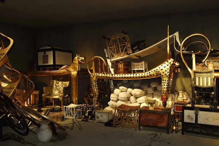 Nhà khảo cổ học Carter viết trong cuốn nhật ký ngày 5/11/1922 rằng: "Chúng ta có đủ bằng chứng để chứng minh rằng đây thực sự là lối vào một lăng mộ. Theo dấu niêm phong, mọi dấu hiệu bên ngoài đều cho thấy ngôi mộ còn nguyên vẹn". Ảnh: Exhibition Hub.