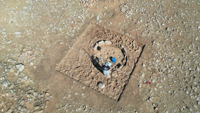 Tiến sĩ Necmi Karul, điều phối dự án, cho biết: “Mendik Tepe là một di chỉ vô cùng quan trọng để tìm hiểu về những người định cư đầu tiên trong khu vực”. Ảnh: GETTY.