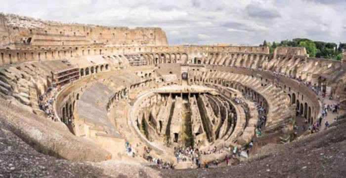 Đấu trường La Mã được xây dựng tại Rome từ năm 72 - 80 dưới triều đại của hoàng đế Vespasian và người kế vị tiếp theo - hoàng đế Titus. "Lối đi của Commodus" được xây dựng không lâu sau đó, vào cuối thế kỷ thứ nhất hoặc đầu thế kỷ thứ hai. Ảnh: Barbara / Adobe Stock.