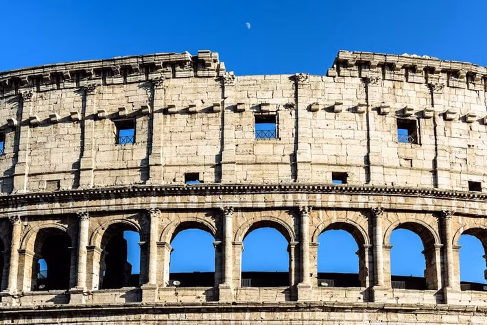 Các cuộc khai quật trước đây tại lối vào bên trong Đấu trường La Mã đã phát hiện ra những hình ảnh mô tả cảnh săn lợn rừng, các cuộc chiến giữa các mãnh thú và những hoạt động biểu diễn khác được tổ chức tại đấu trường. Ảnh: Pino Pacifico / REDA / Universal Images Group via Getty Images.