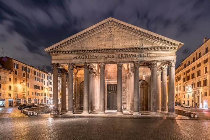 Pantheon là ngôi đền cổ nổi tiếng của đế chế La Mã, đã được cải tạo và xây dựng lại nhiều lần trong suốt chiều dài lịch sử. Một trong những lần trùng tu đền Pantheon đầu tiên diễn ra vào khoảng năm 113 - 125 dưới thời trị vì của hoàng đế Hadrian. Ảnh: Achim Thomae / Getty Images.