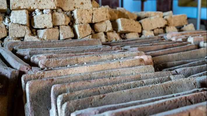 Các nhà khảo cổ đã phát hiện một công trình xây dựng nguyên vẹn tại Pompeii, Italy bị "đóng băng". Thành phố cổ Pompeii "biến mất" khỏi Trái đất sau thảm họa núi lửa Vesuvius phun trào dữ dội vào năm 79 sau Công Nguyên. Việc tìm thấy tàn tích công trình này giúp giải mã kỹ thuật thi công các công trình kiến trúc của đế chế La Mã. Ảnh: Archaeological Park of Pompeii.