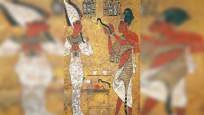 Mohamed Atia Hawash, giáo sư Bảo tồn Kiến trúc tại khoa Khảo cổ học của Đại học Cairo, giải thích phần lớn các ngôi mộ trong Thung lũng các vị vua được đẽo sâu vào lớp đá, khiến chúng dễ bị ảnh hưởng bởi lũ quét định kỳ, tạo ra các hốc đôi khi chứa đầy nước, gây hư hại cho những bức tranh tường. Ảnh: Dea/G. Dagli Orti/De Agostini via Getty Images.
